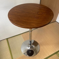 丸型テーブルの画像