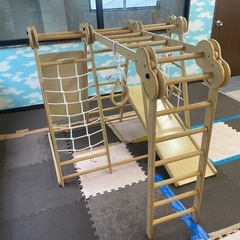 うんてい、滑り台、吊り輪　室内大型遊具の画像
