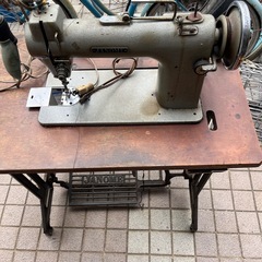 レトロなミシンの画像