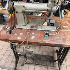レトロなミシンの画像