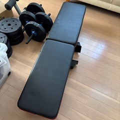 ベンチプレスとダンベルの画像