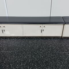 収納ボックス付きの長椅子の画像