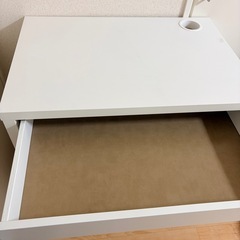 デスク　ドレッサー　
机の画像