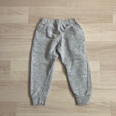 グレー　パンツ110
の画像