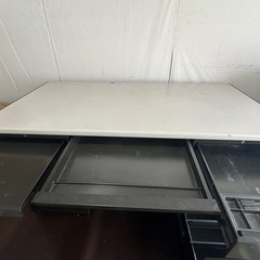 事務机　引き出し　書類収納　の画像