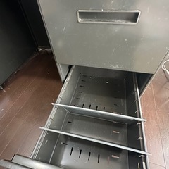 事務机　引き出し　書類収納　の画像