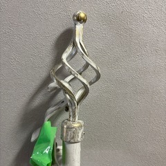 アンティーク調カーテンレールの画像