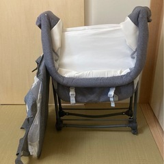 折りたたみベビーベッドの画像