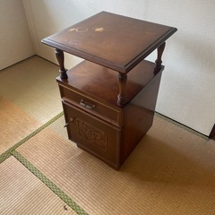 サイドテーブルの画像