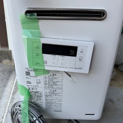 【超美品/ほぼ新品/発送不可受け渡しにて】7.5万円！Rinnai 給湯器 20号 給湯専用 LPガス リモコン付 RUX-A2016W(A)-E-LP 2025年7月製造 の画像