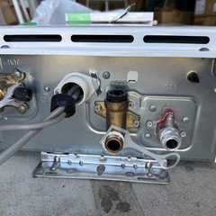 【超美品/ほぼ新品/発送不可受け渡しにて】7.5万円！Rinnai 給湯器 20号 給湯専用 LPガス リモコン付 RUX-A2016W(A)-E-LP 2025年7月製造 の画像