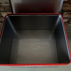 ［アミューズメント商品］カルビーポテトチップス缶セット
の画像