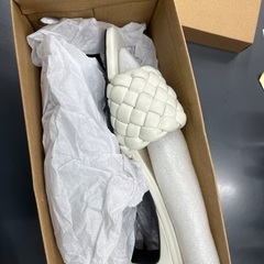 新品箱入り試履のみ！ローヒールの画像