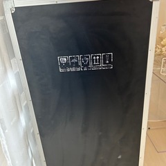 大型のキャスター付きボックスの画像