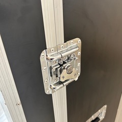 大型のキャスター付きボックスの画像