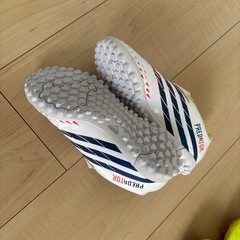 サッカー　スパイク　フットサル　シューズ　プレデターの画像