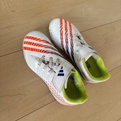 サッカー　スパイク　フットサル　シューズ　プレデターの画像