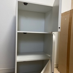 白のカラーボックスの画像
