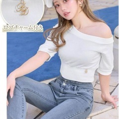 オフショルトップスの画像