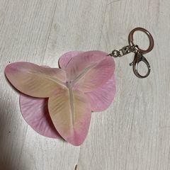 ハイビスカスのバッグチャーム キーホルダーの画像