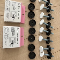 ベビーゲート2台　壁傷助けない保護新品２個付き  西松屋で購入したベビーゲートです。 壁を傷助けない保護の部品２つ付き新品です！の画像
