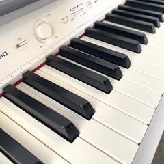 スタイリッシュモデル！CASIO  PX750 電子ピアノの画像