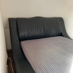 おしゃれな🛏️セミダブルベッドフレームの画像