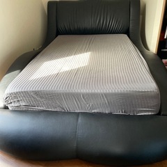 おしゃれな🛏️セミダブルベッドフレームの画像