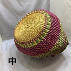 アフリカの手作りバスケット中小2個セットの画像