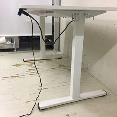  25089  電動高さ調節スタンディングデスク　幅140cm Ergomaker   ◆大阪市内・東大阪市他 6,000円以上ご購入で無料配達いたします！◆ ※高槻・枚方方面◆西宮・尼崎方面◆生駒方面　それぞれ条件付き無料配送あり！            の画像