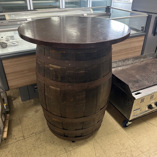 6667①木製古樽 バレルテーブル 直径約80㎝ 高さ約103㎝ キャスター付き 6667①木製 古樽 バレルテーブル 直径約80㎝ 高さ約103㎝ キャスター付き