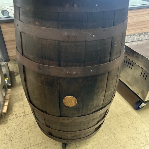 6667①木製古樽 バレルテーブル 直径約80㎝ 高さ約103㎝ キャスター付き 6667①木製 古樽 バレルテーブル 直径約80㎝ 高さ約103㎝ キャスター