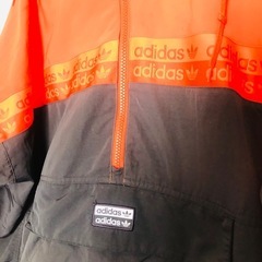 adidasナイロンジャケットの画像