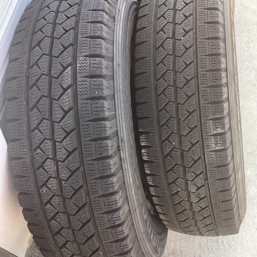 ハイエース　BRIDGESTONE STUDLESS BLIZZAK  15インチ