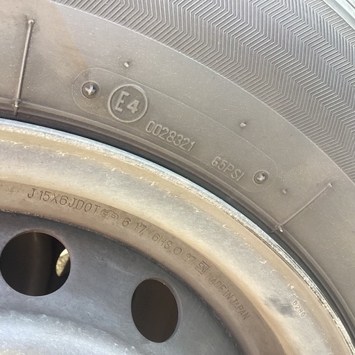 ハイエース　BRIDGESTONE STUDLESS BLIZZAK  15インチ