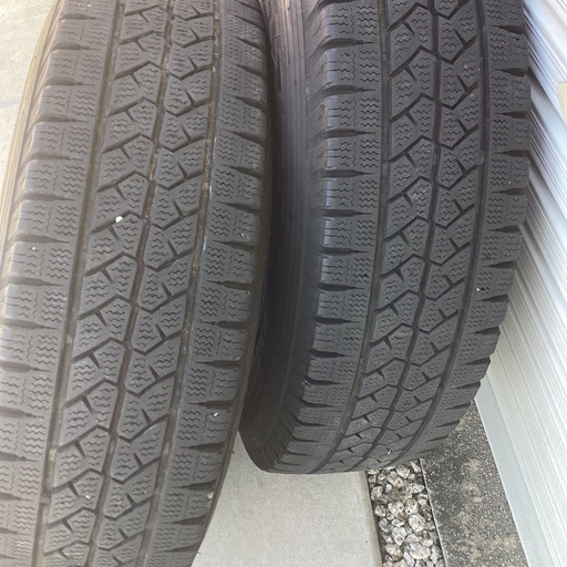 ハイエース　BRIDGESTONE STUDLESS BLIZZAK  15インチ