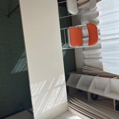 事務用テーブルの画像