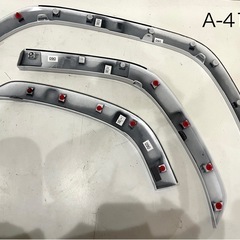 [極上]TOYOTA トヨタ ランドクルーザー300 純正　オーバーフェンダー 新車外し 中古相場¥13,000 クレジット決済可の画像