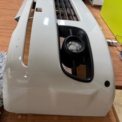 トヨタ 純正 200系 ハイエース 前期 1型 2型 標準 ナロー フロント バンパー の画像