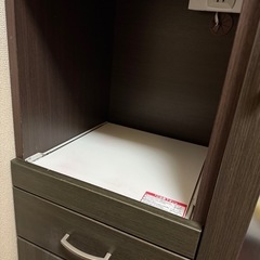 食器収納棚の画像