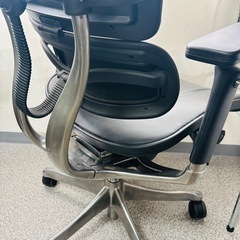 エルゴヒューマン ベーシック レザー デスクチェア ブラックの画像