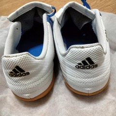 【値下げ！】フットサルシューズadidas23.5cm　美品　本町or住之江の画像