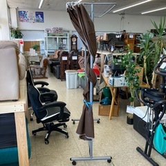 【ジモティー割引で最大15％OFF⭐️】ハンガーラック カーテン付の画像