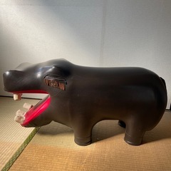 カバの置物　の画像