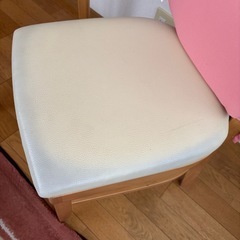ダイニングテーブル　椅子二脚の画像