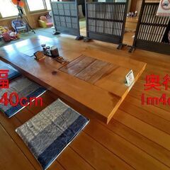 柳の木で作った焼肉も出来る和風テーブルの画像
