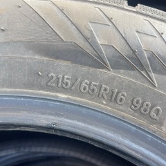 国産スタッドレタイヤ 4本　215/65R16 TOYOの画像