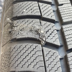 国産スタッドレタイヤ 4本　215/65R16 TOYOの画像