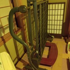 アテックスのスチール製折り畳みベッド（マットレス付き）をもらってほしいですの画像