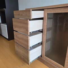 未使用 1点物 引出フラット　キャビネット 幅80cm 奥行39 高さ86.5 ナチュラル ガラス扉 キッチン収納 サイドボード レンジボードの画像